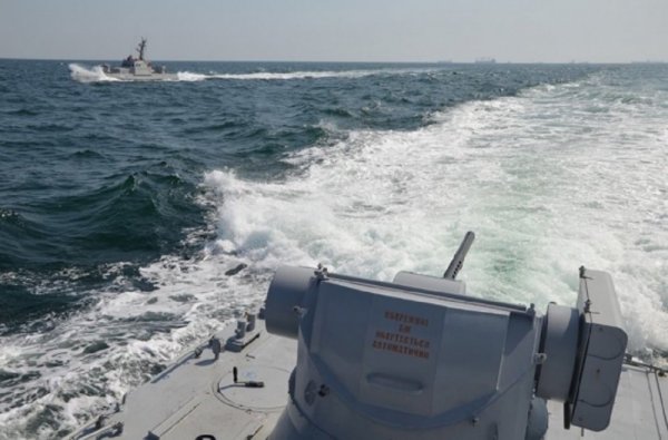 В Азовском море корабль «Дон» пошел на таран военного корабля Украины. Видео